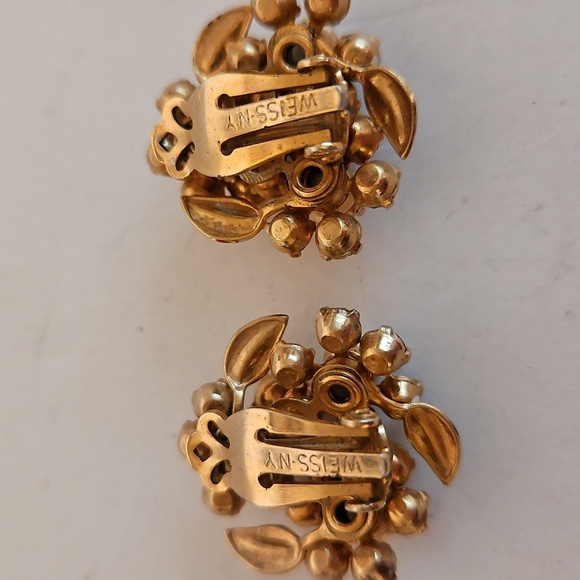 WEISS NY Vintage Milk Glass, Enamel & Rhinestones On Goldtone Clip On Earrings - Picture 4 of 5